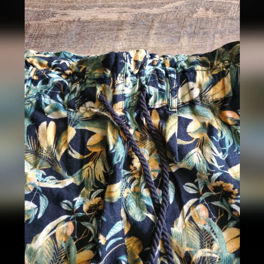 Shorts - Picture 4 of 4